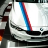 Bande décorative adhésive BMW M rouge et bleu (15 cm) Bande décorative adhésive BMW M rouge et bleu (15 cm)