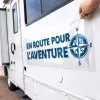Exemple de pose de Lettrage adhésif camping-car & van personnalisé