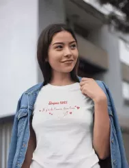 T-shirt femme personnalisé - Cadeau - "Il y a de l'amour dans l'air..."