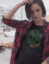 T-shirt femme personnalisé - Humour - "Free hugs qui piquent"