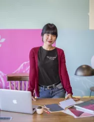 T-shirt femme 100% coton bio - Cadeau - "Élue marraine d'amour"