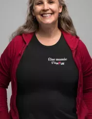 T-shirt femme 100% coton bio - Cadeau - "Élue mamie d'amour"