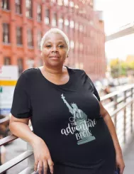 T-shirt femme personnalisé - Villes et voyages - "Let the aventure begin"