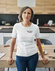 T-shirt femme 100% coton bio - Cadeau - "Élue mamie d'amour"