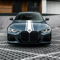 Bande capot verticale