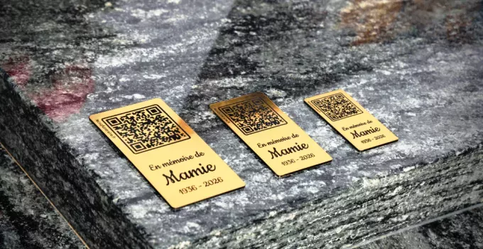 Les différents formats de plaque commémorative avec QR code.